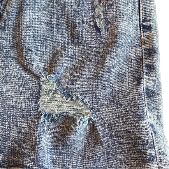 Indigo Rein Distressed Jean Shorts - Picture 14 of 14